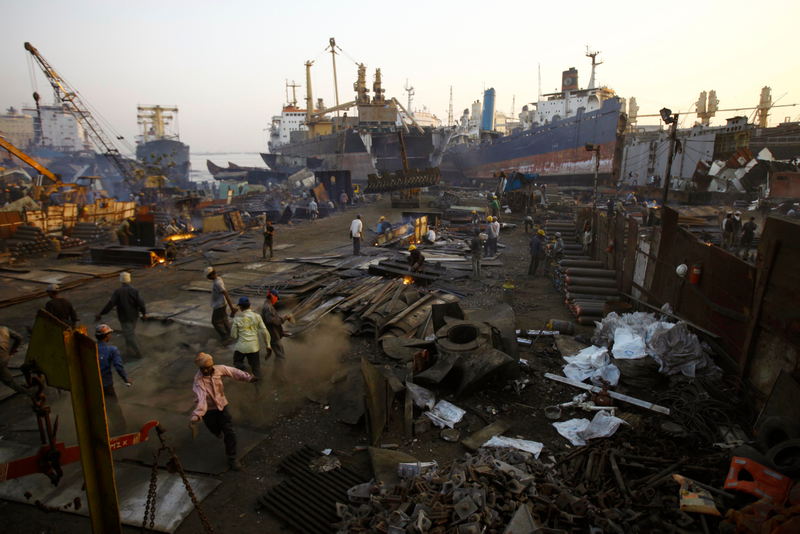 Illustration for article titled Here's One Way to Reuse Old Oil Tankers: Turn Them Into Small Cities